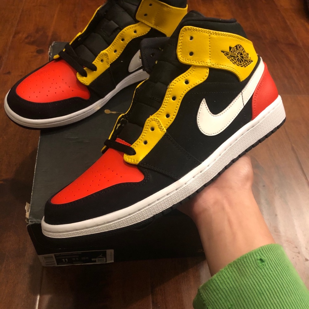 Jordan 1 mid